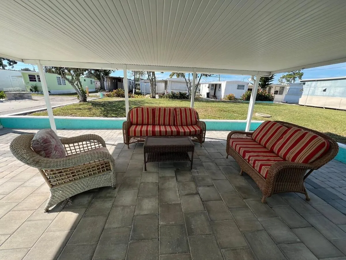Sunrise Tiny Home - New&Cozy Sarasota